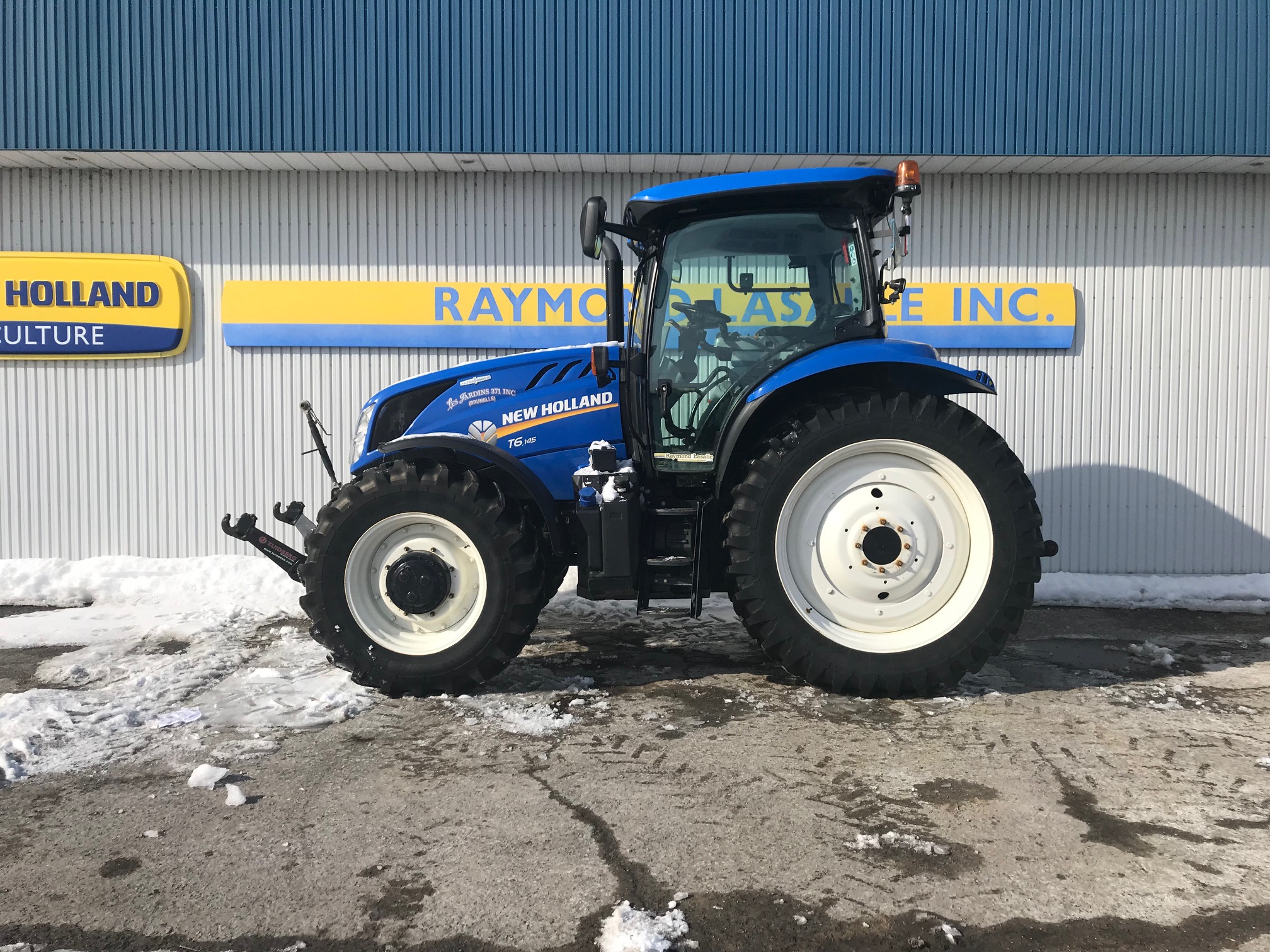 NEW HOLLAND T6-145