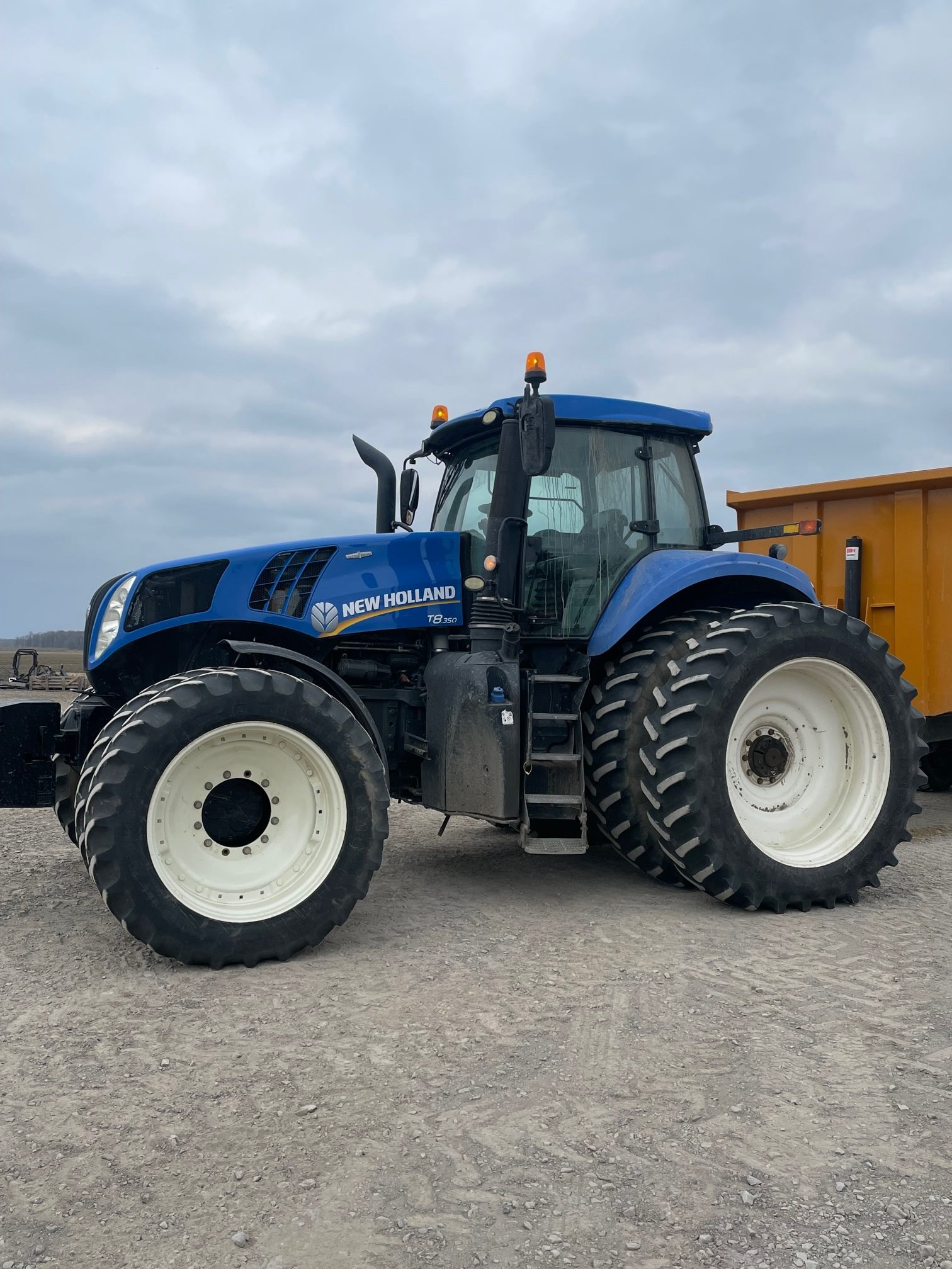 NEW HOLLAND T8-350