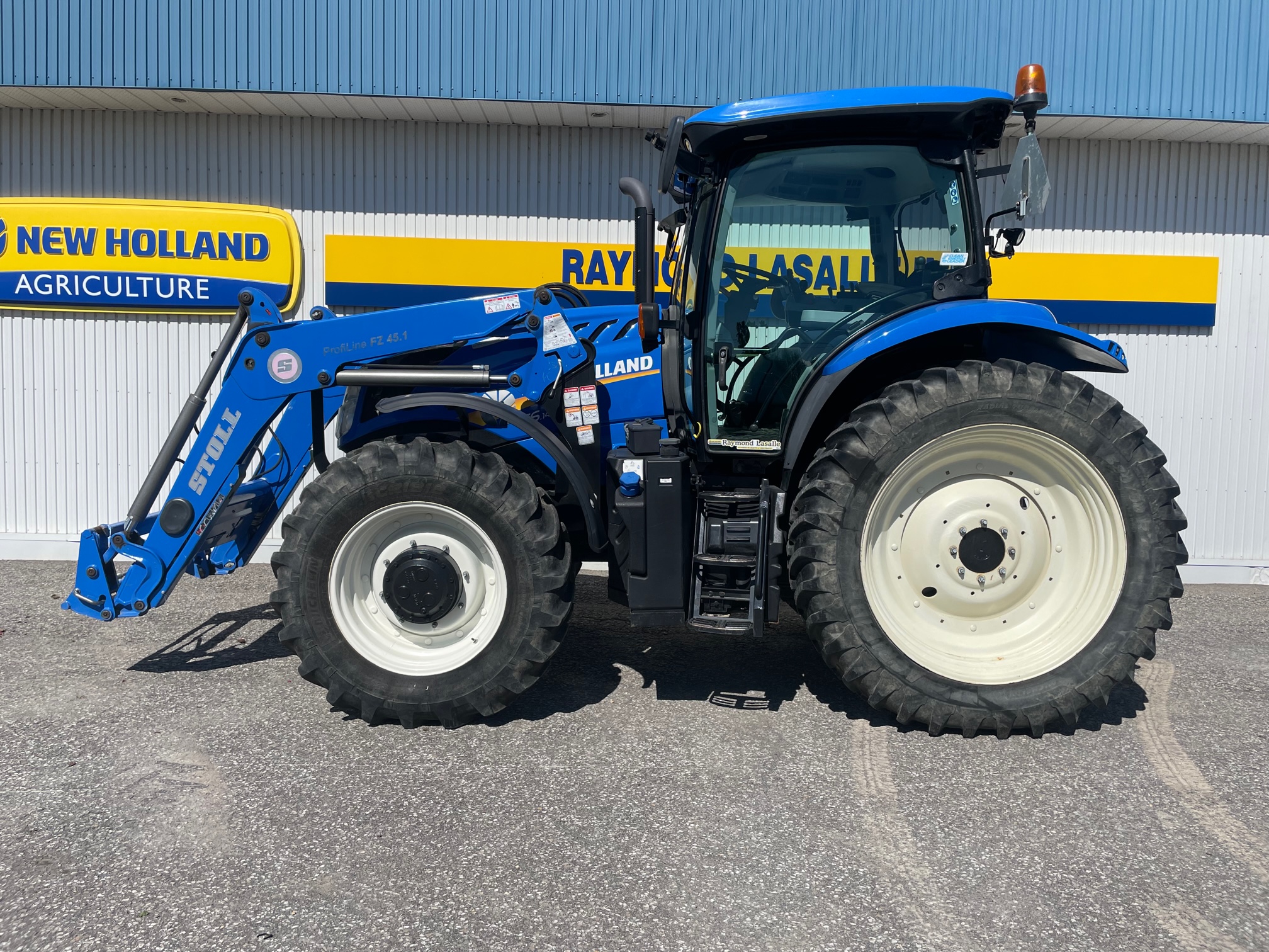 NEW HOLLAND T6-145