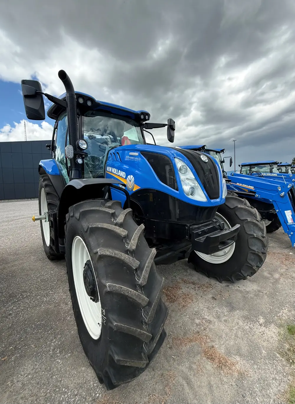 NEW HOLLAND T6.145